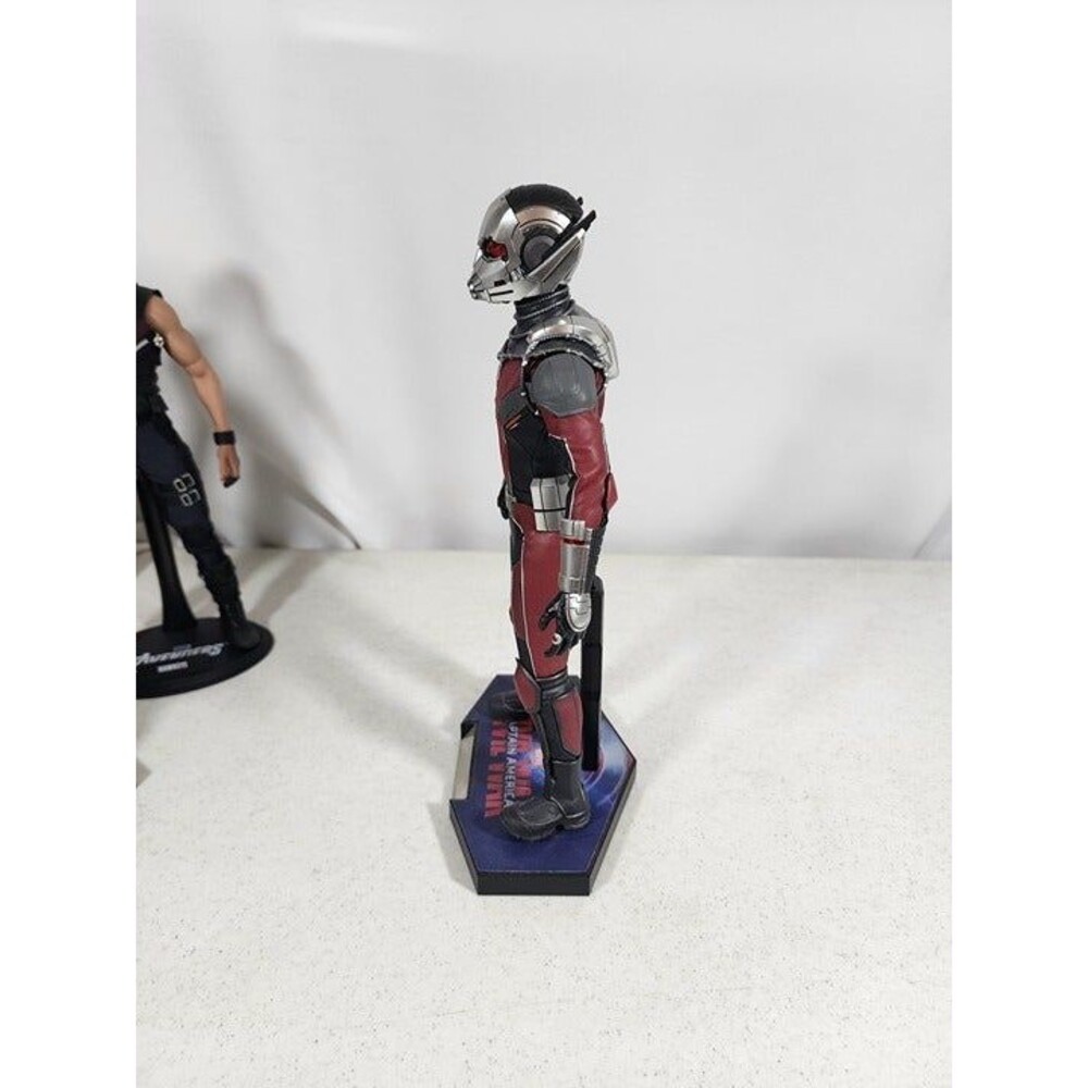 Hot Toys ANT-MAN - Picture 4 of 7